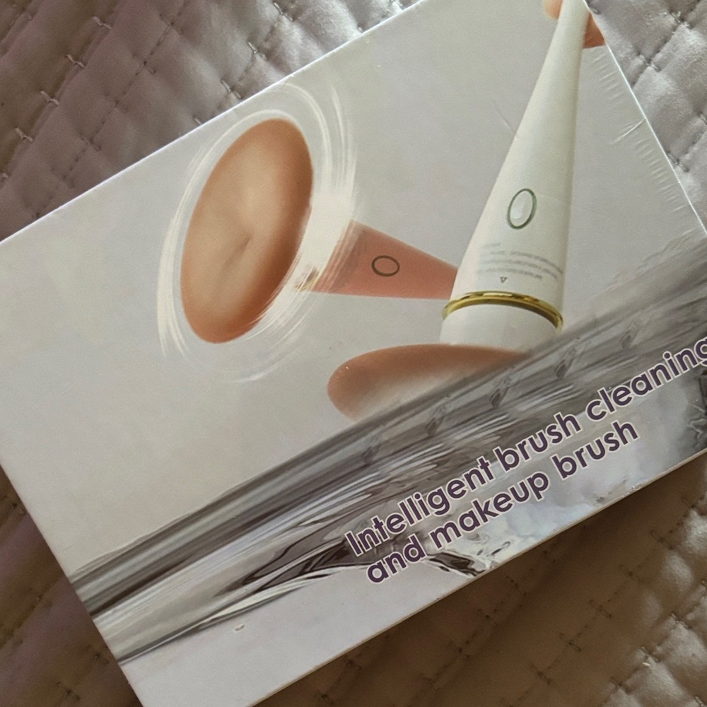 Intelligent Brush Cleaning and Makeup Brush